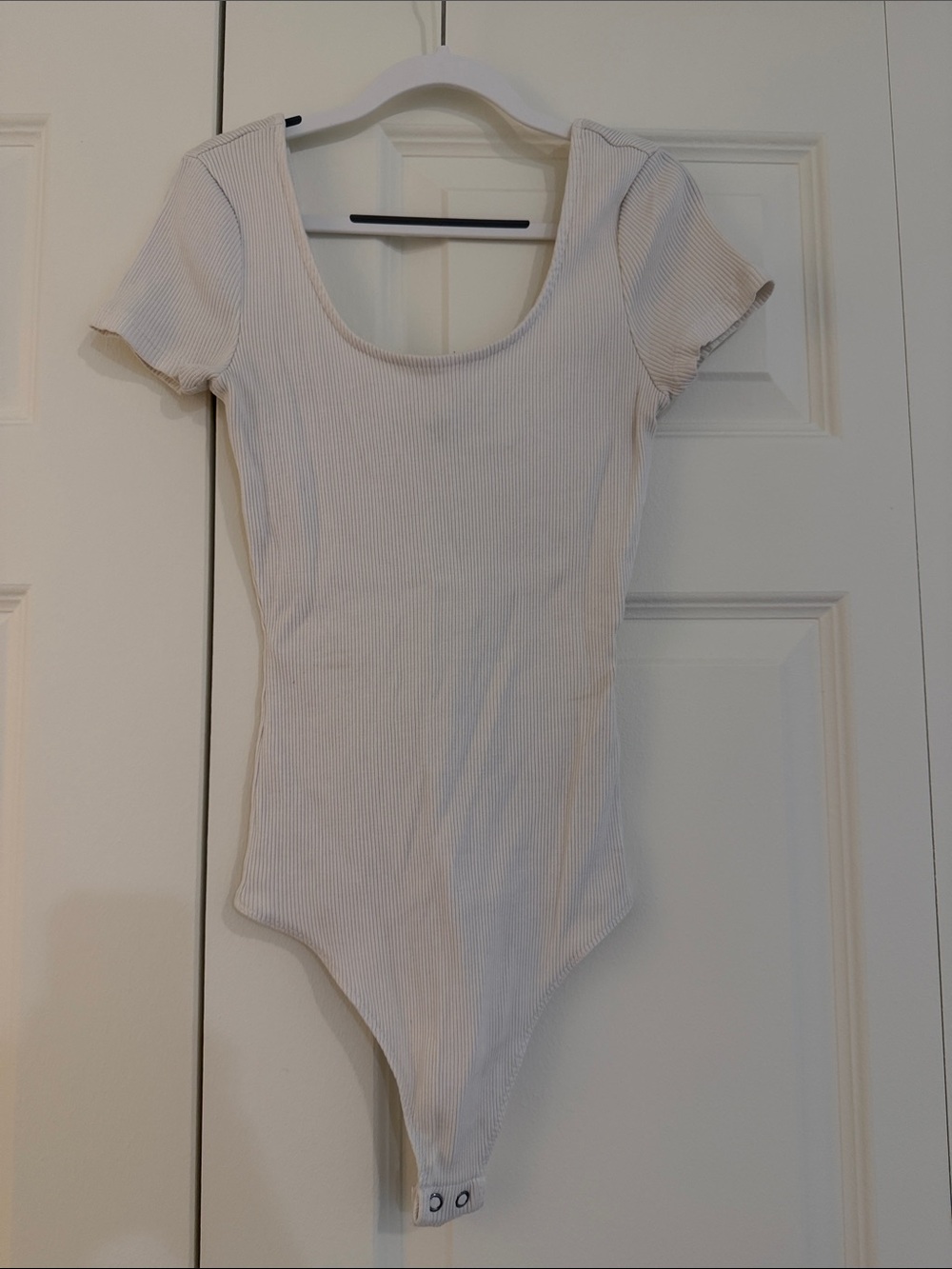 Express Ribbed Scoop Neck Short Sleeve Bodysuit in Off-White